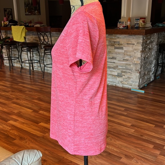 Size XL workout or everyday tee - Picture 2 of 3